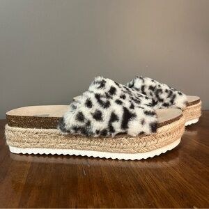 Dolce Vita Leopard Print Faux Fur Platform Sandals women’s size 8.